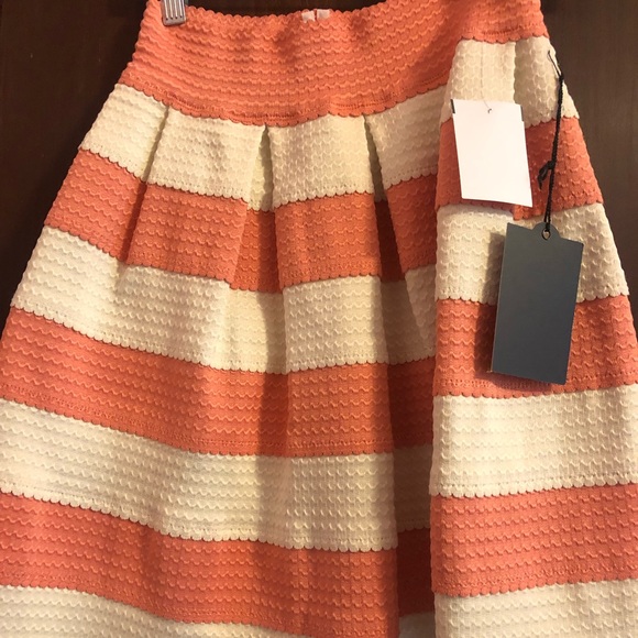 Striped coral skirt - Picture 1 of 2